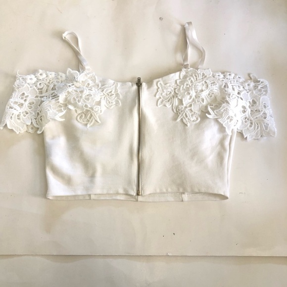 Haute Monde Cold Shoulder Lace Detail Crop Top Size Small - Picture 12 of 13